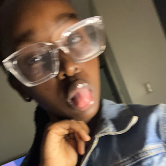 Meet your Posher, Mimi - Picture 1 of 1